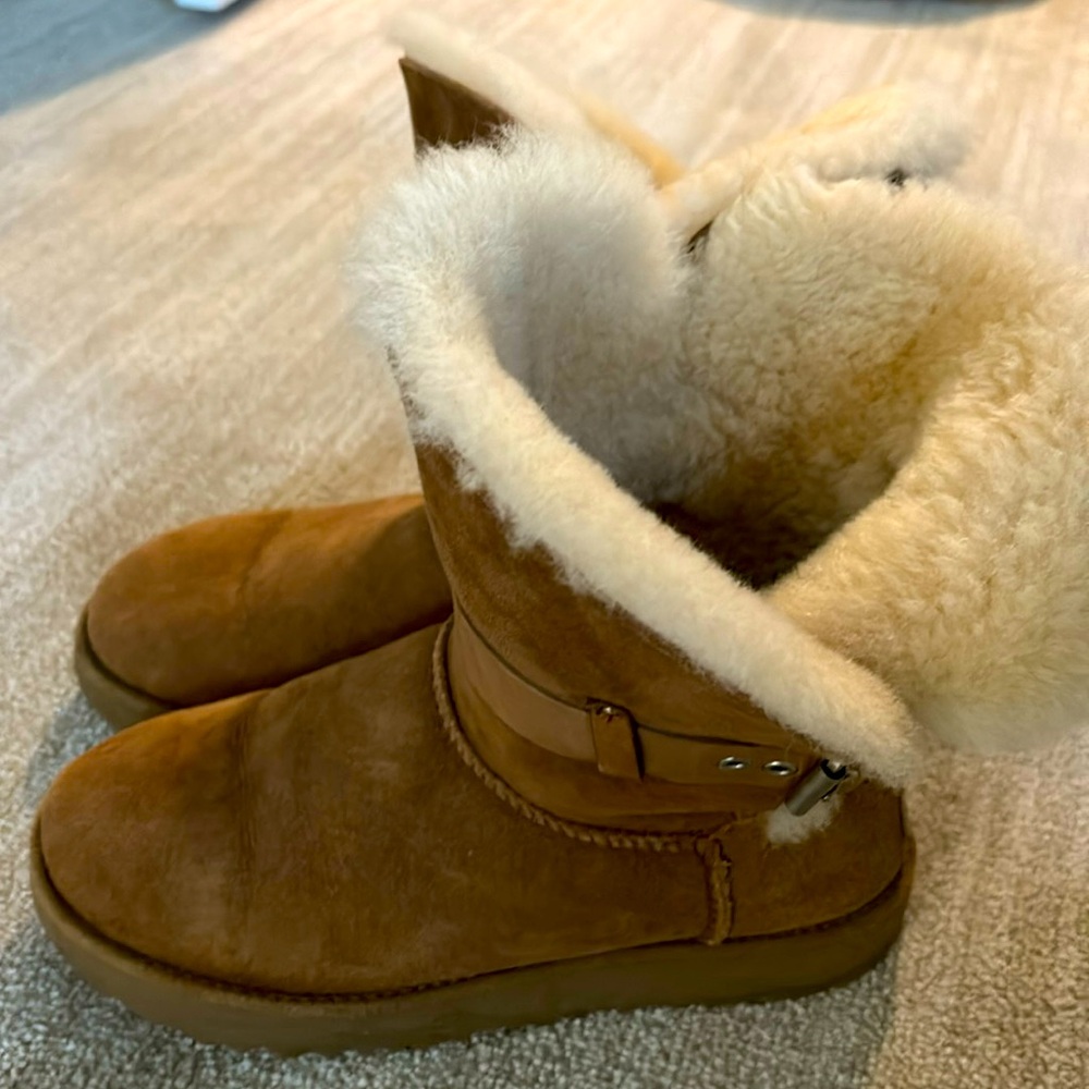 UGG beige mid calf boots with internal lining size 6.5